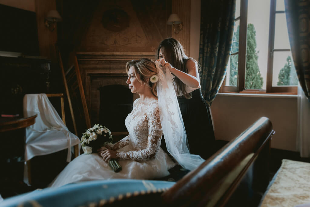 laura coco mette il velo alla sposa