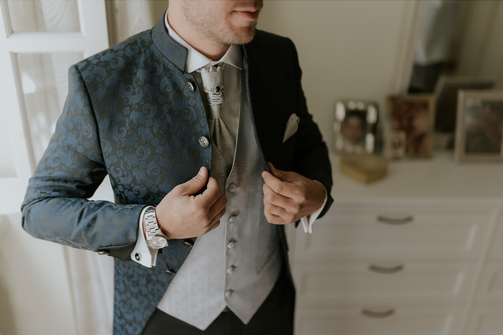 il vestito dello sposo del matrimonio a roma