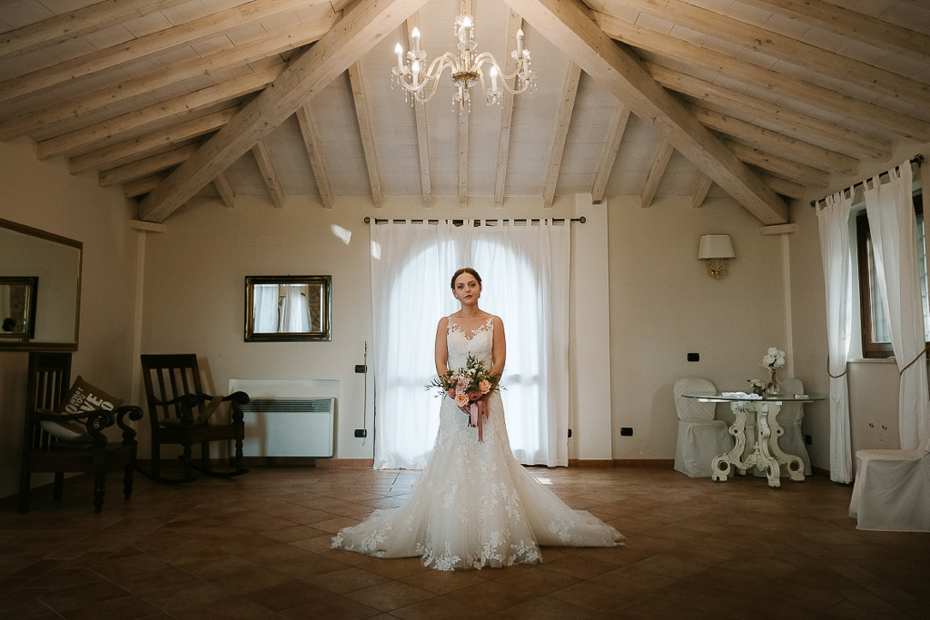 sposa con bouquet