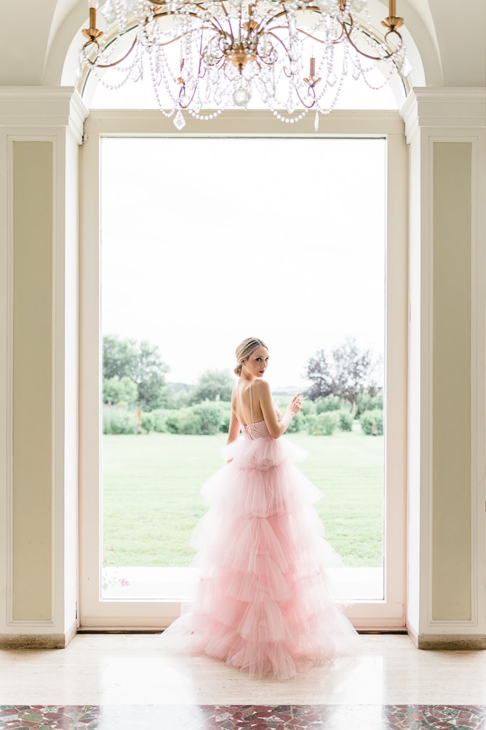 la sposa in abito tulle rosa