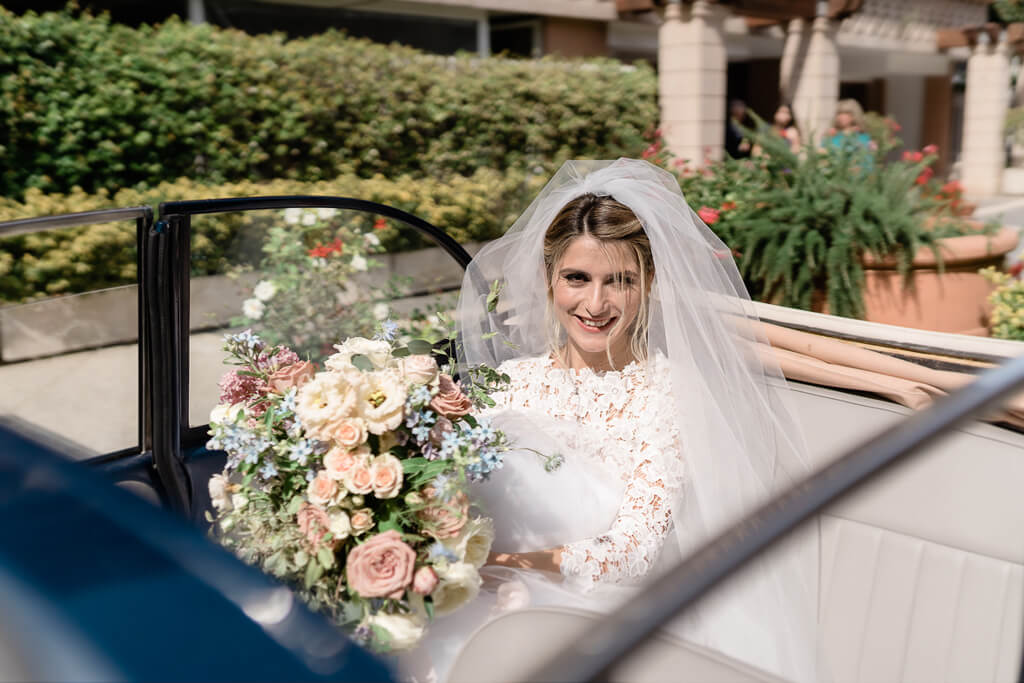 la sposa in macchina