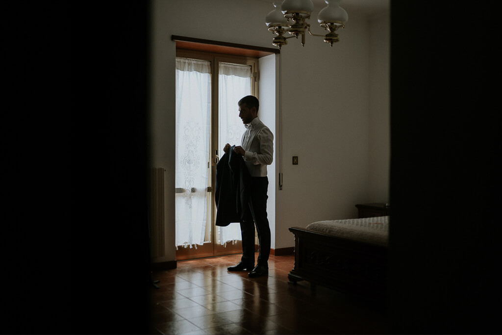 foto preparazione sposo