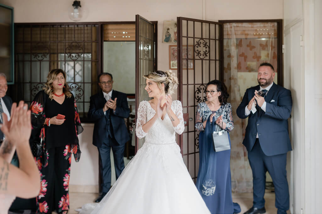 la sposa esce di casa