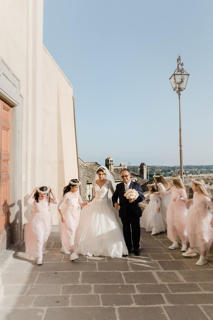 la sposa con le damigelle