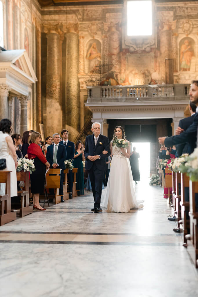 ingresso sposa in chiesa