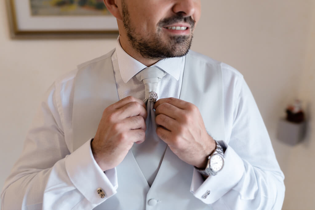 lo sposo si prepara
