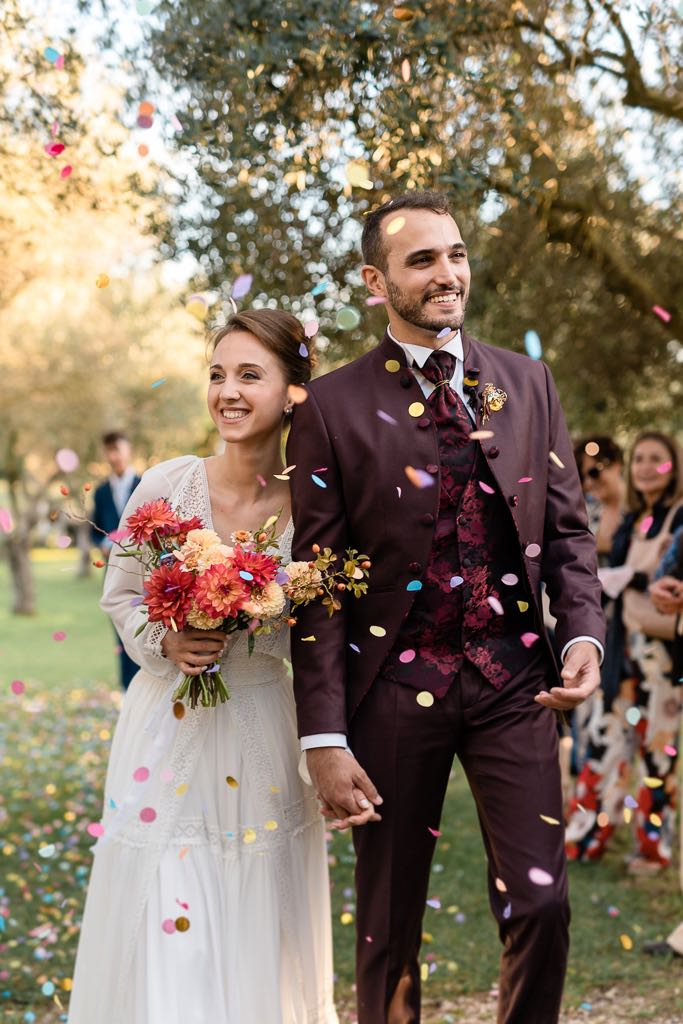 sposi felici celebrano il matrimonio presso le jardin potager