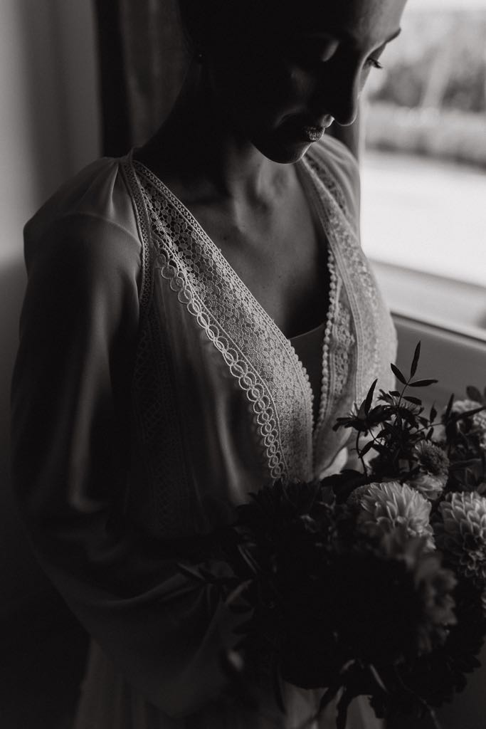 dettaglio dell'abito della sposa