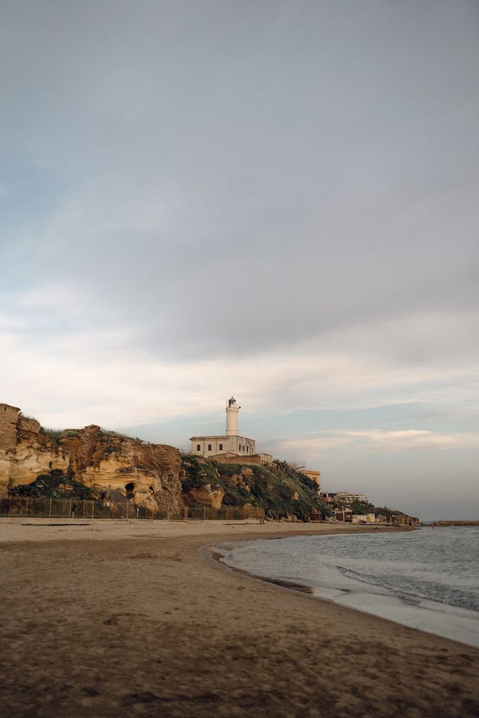 il faro al tramonto
