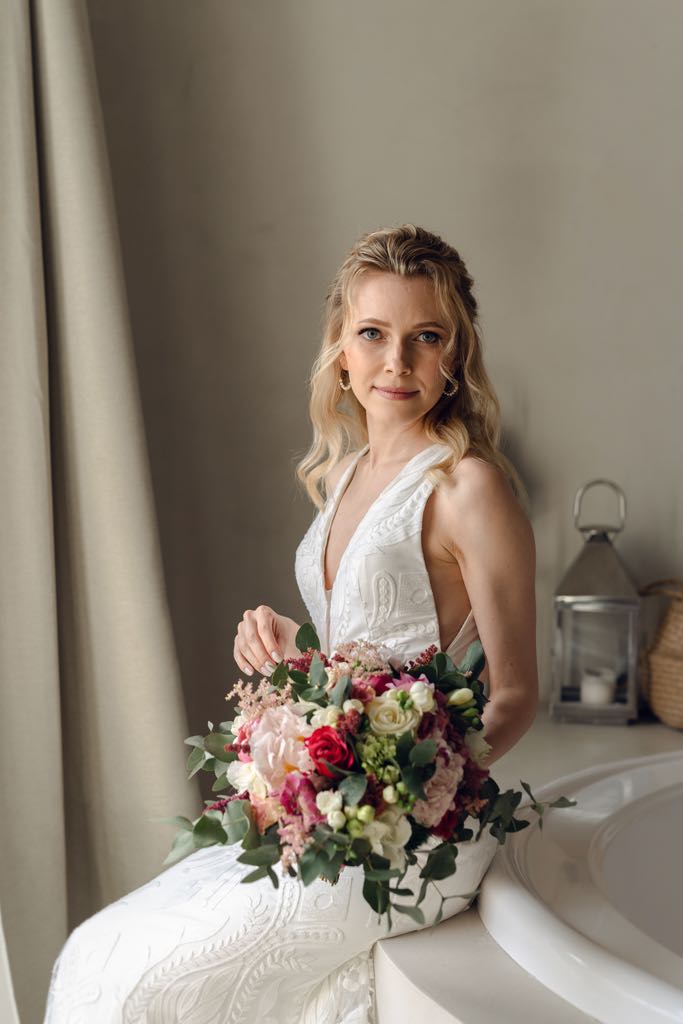 la sposa russa con il bouquet