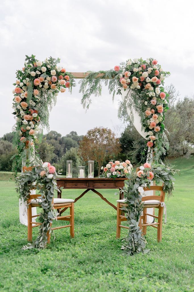 arco fiorito per il matrimonio