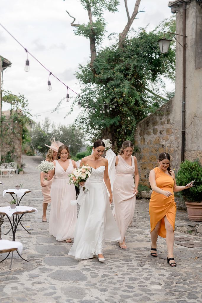 la sposa con le damigelle