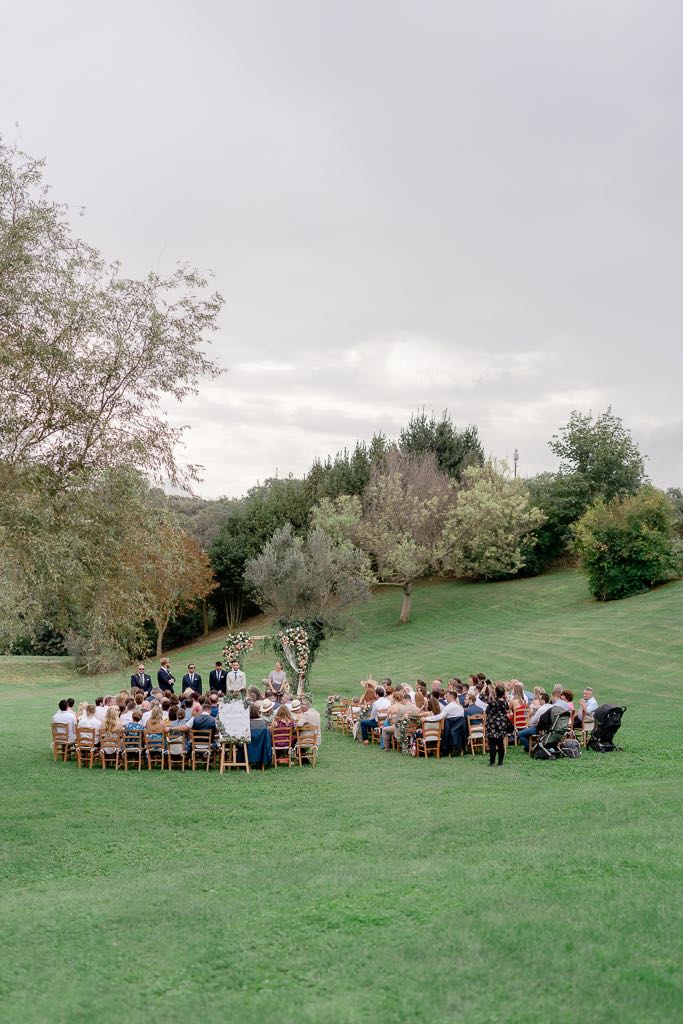 suggestivo rito simbolico di matrimonio sul prato