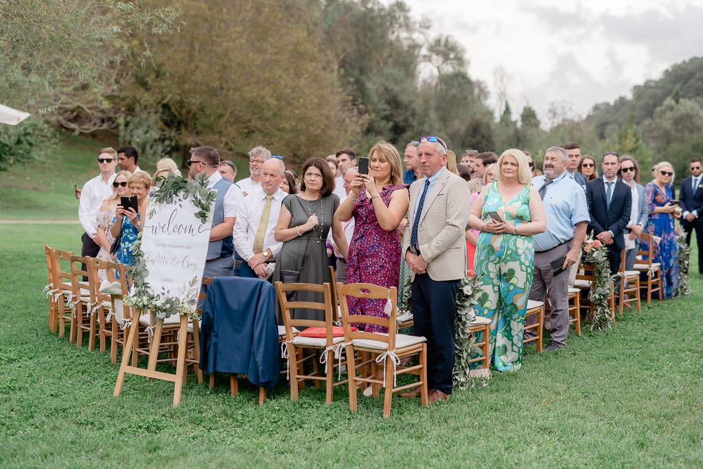 gli ospiti attendono la sposa